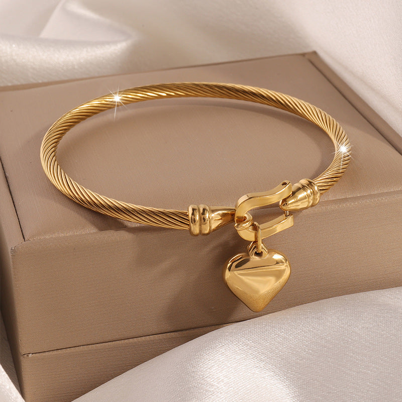 Titan Steel Bracelet Elegant Horsehoof Hook Heart Charm Bangle Non-Tarnish Electroplated Stainless Steel Jewelry