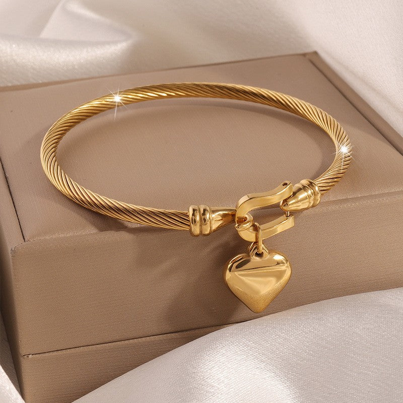 Titan Steel Bracelet Elegant Horsehoof Hook Heart Charm Bangle Non-Tarnish Electroplated Stainless Steel Jewelry